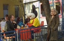 Dragan Bjelogrlić, Tanja Ribič v filmu Kajmak in marmelada (2002).