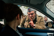 Primož Pirnat v filmu Poslednji heroj (2023).