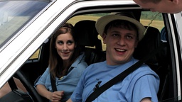 Luka Cimprič, Nina Rakovec v filmu Izlet (2011).