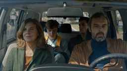 Hamza Ajdinović, Dino Bajrović, Snežana Bogdanović, Uliks Fehmiu v filmu Sin (2019).