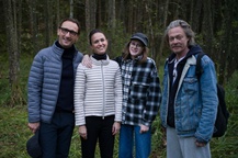 Mila Bezjak, Kristoffer Joner, Marko Mandić, Katarina Stegnar na snemanju filma Odrešitev za začetnike (2024).