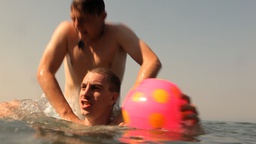 Luka Cimprič, Jure Henigman v filmu Izlet (2011).